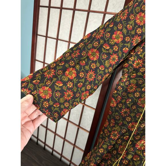 South Asian Anarkali dress or kurta with floral pattern and colorful embroidery - Picture 3 of 7